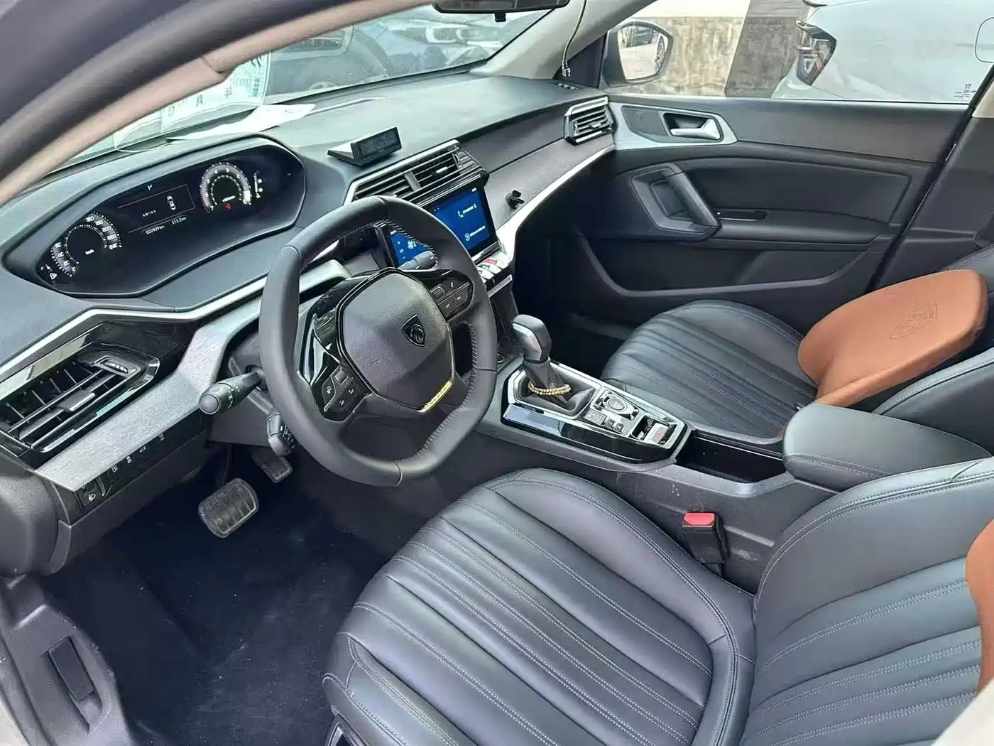 Peugeot 408 2022 1.6T Light Chaser Edition фото 7