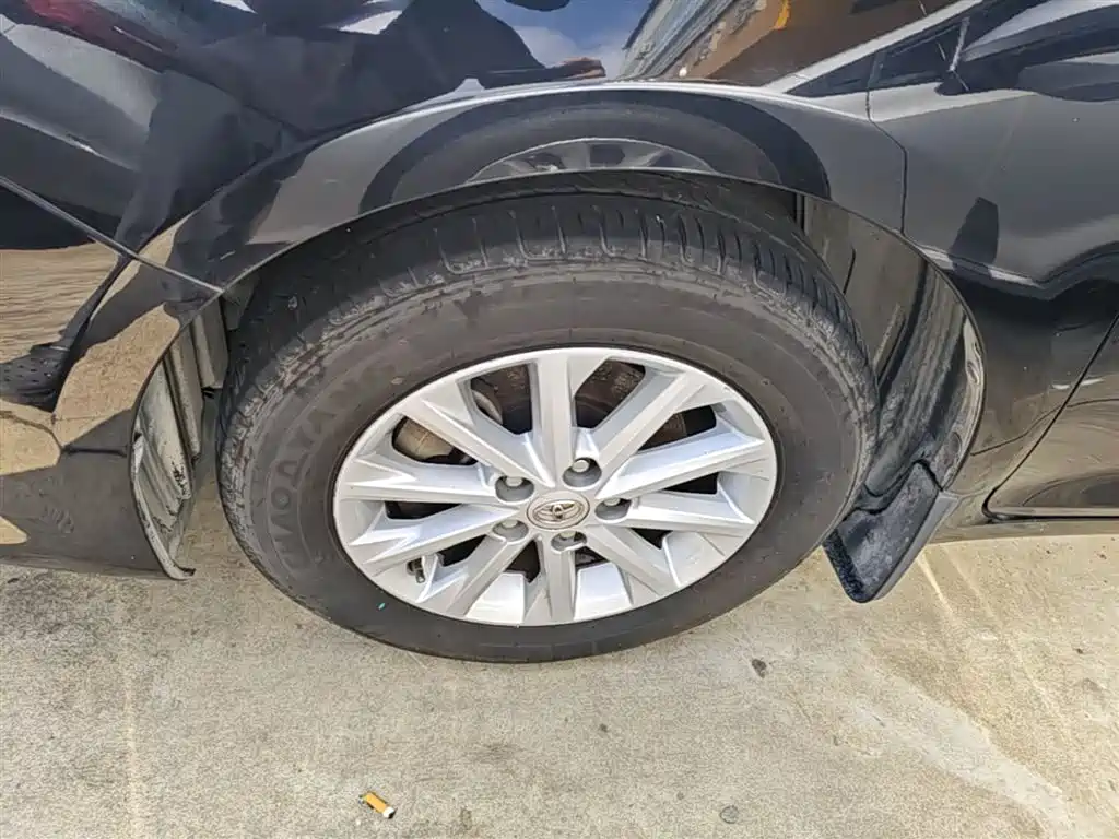 Toyota Camry 2015 2.0G Leading Edition фото 23