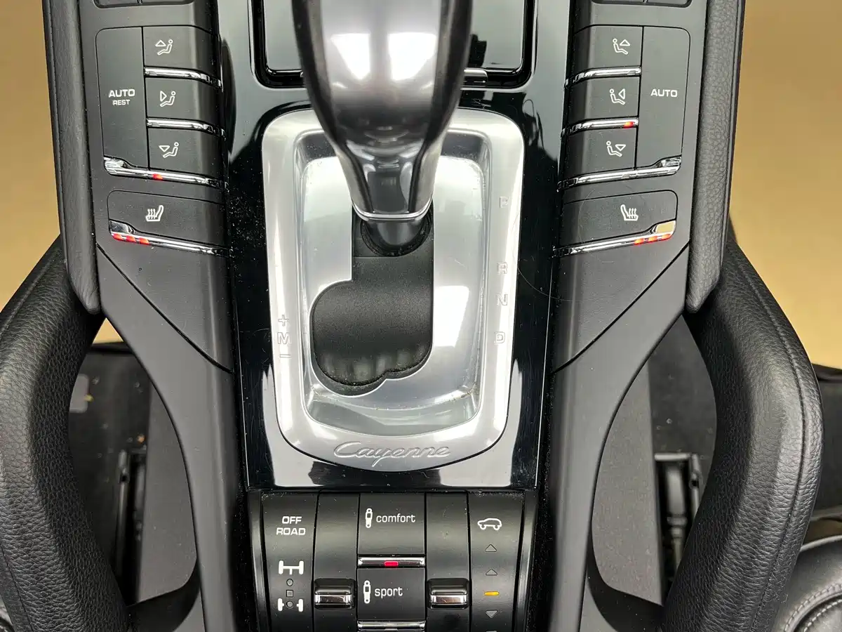 Porsche Cayenne 2016 Cayenne Platinum Edition 3.0T фото 16