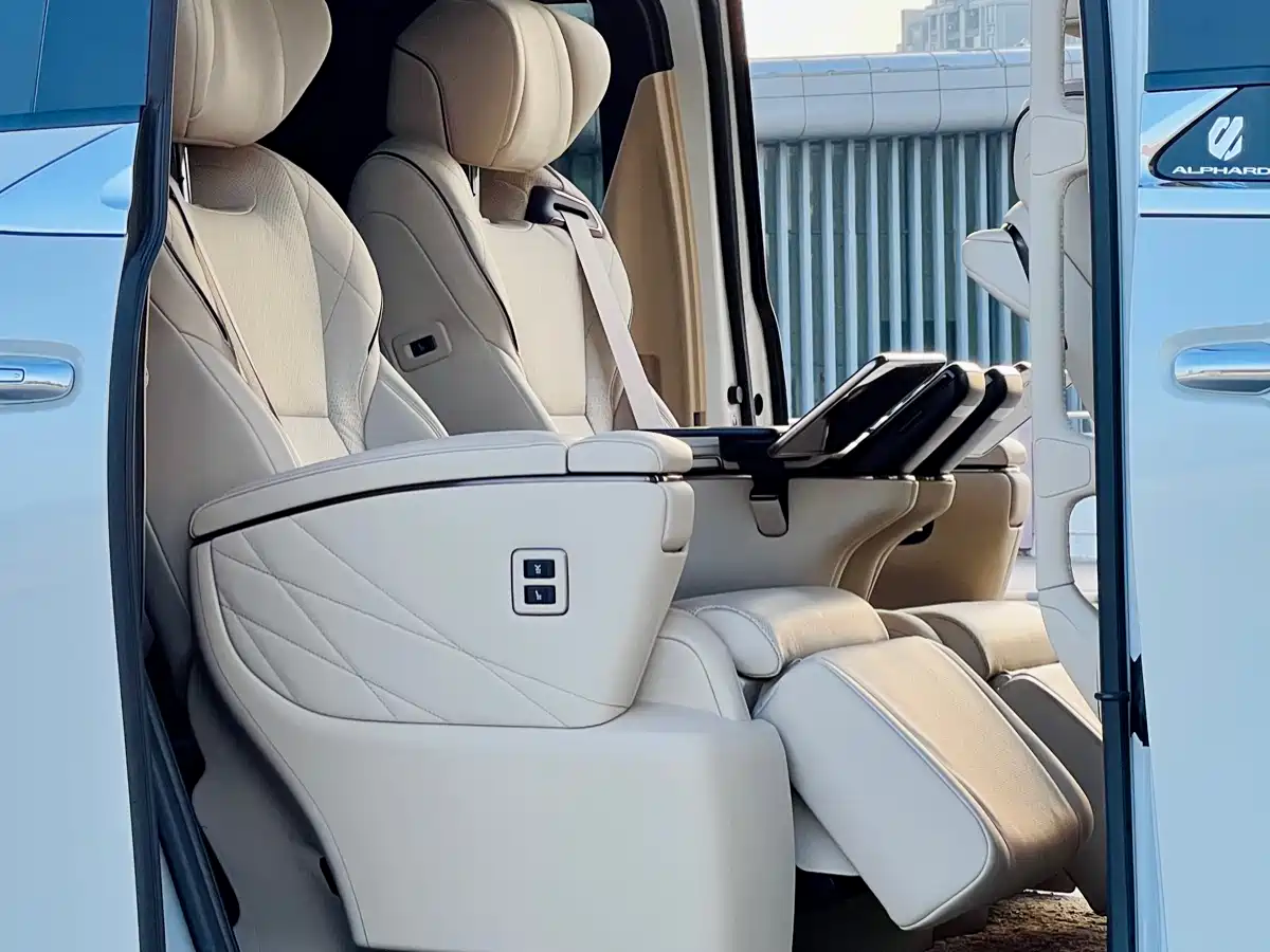 Toyota Alphard 2024 Hybrid 2.5L Ultimate Enjoyment Edition фото 7