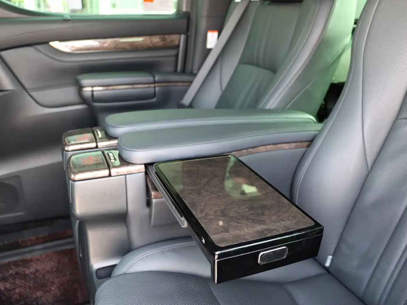 Toyota Alphard 2021 Hybrid 2.5L Premium фото 15
