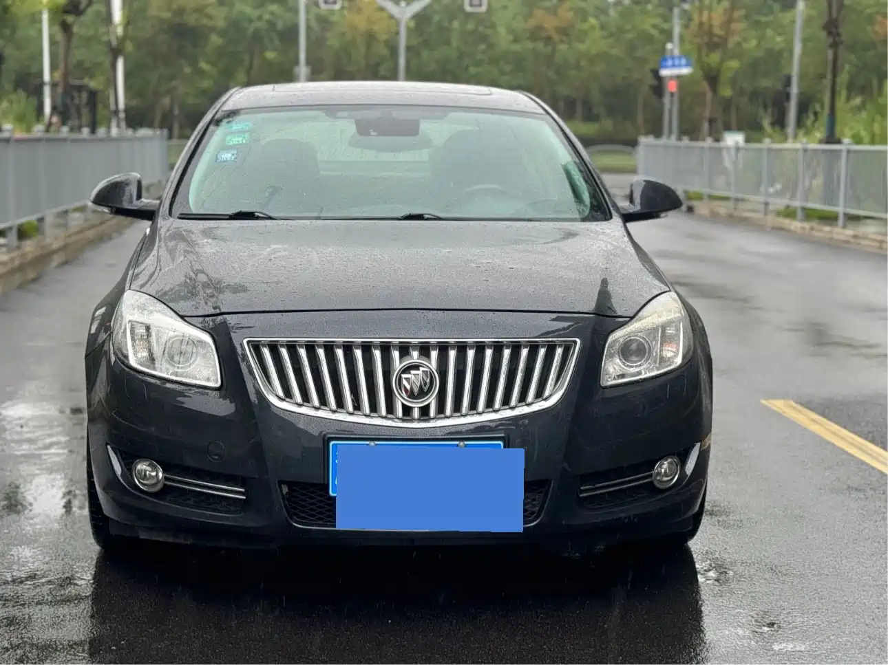 Photo 2 - Buick Regal