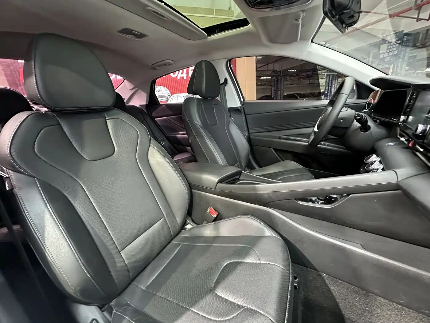 Hyundai Elantra 2023 1.5L CVT GLX Elite Edition фото 18