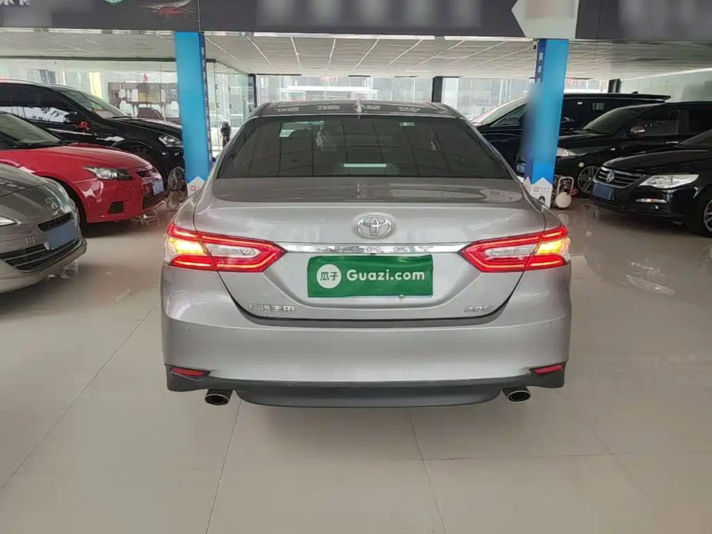 Фото 6 - Toyota Camry