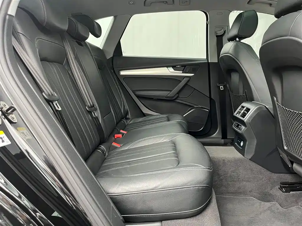 Audi Q5L 2020 Facelift 40 TFSI Honor Fashion фото 14