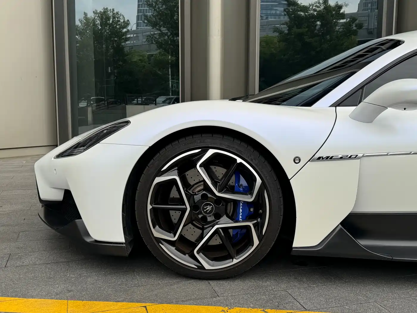 Maserati MC20 2020 3.0T Standard Edition фото 13