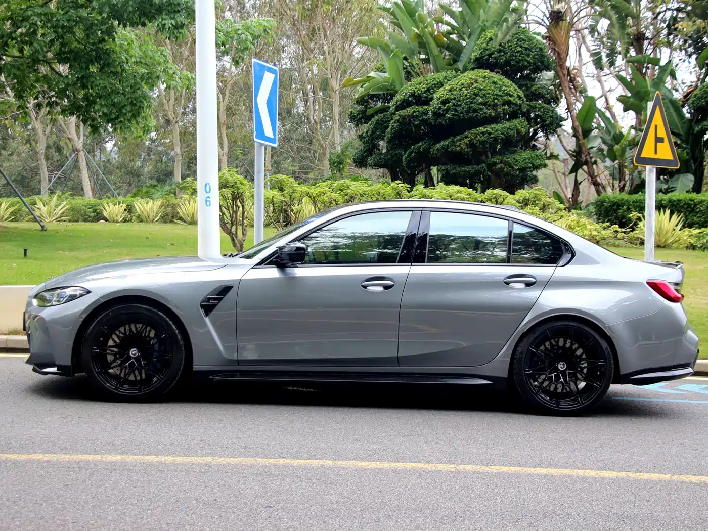 BMW M3 2023 M3 Sedan Thunder Edition фото 3