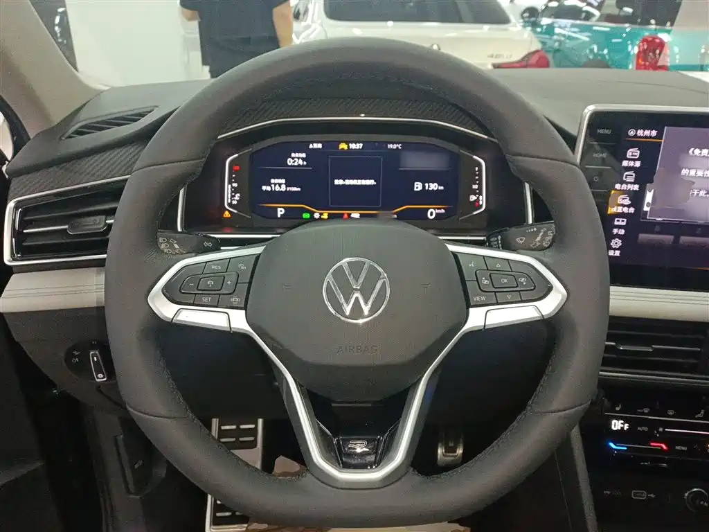 Volkswagen Tiguan L 2024 Outstanding 330TSI Auto 2WD R-Line Dragon Glory Edition фото 11