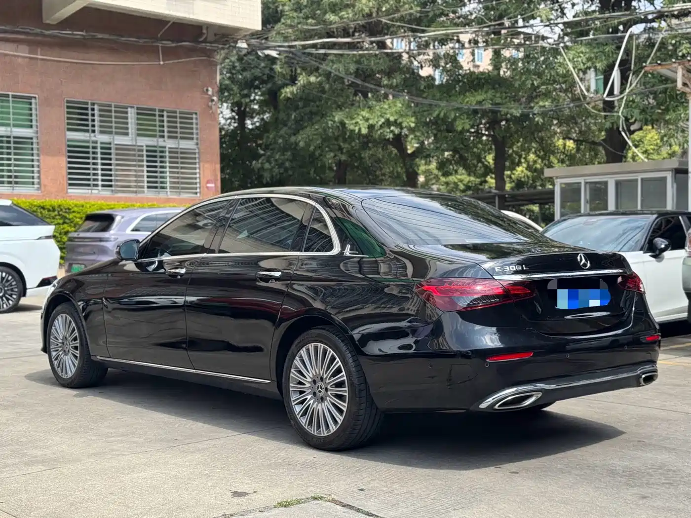 Mercedes-Benz E-Class 2023 E 300 L Luxury фото 3