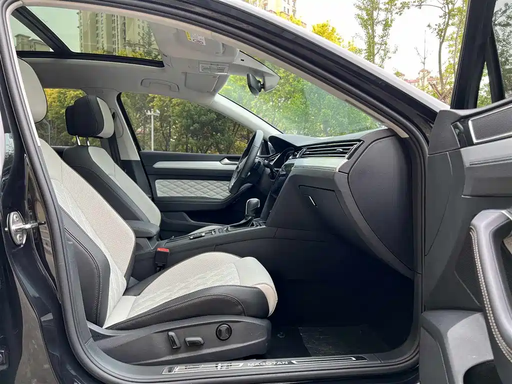 Volkswagen Magotan 2023 Model 2 Million Commemorative Edition 330TSI DSG Luxury фото 9