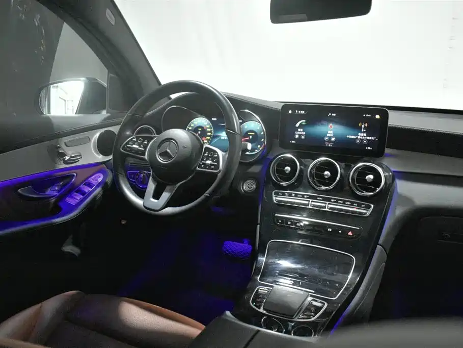 Mercedes-Benz GLC Coupe 2022 GLC 260 4MATIC Coupe SUV фото 6