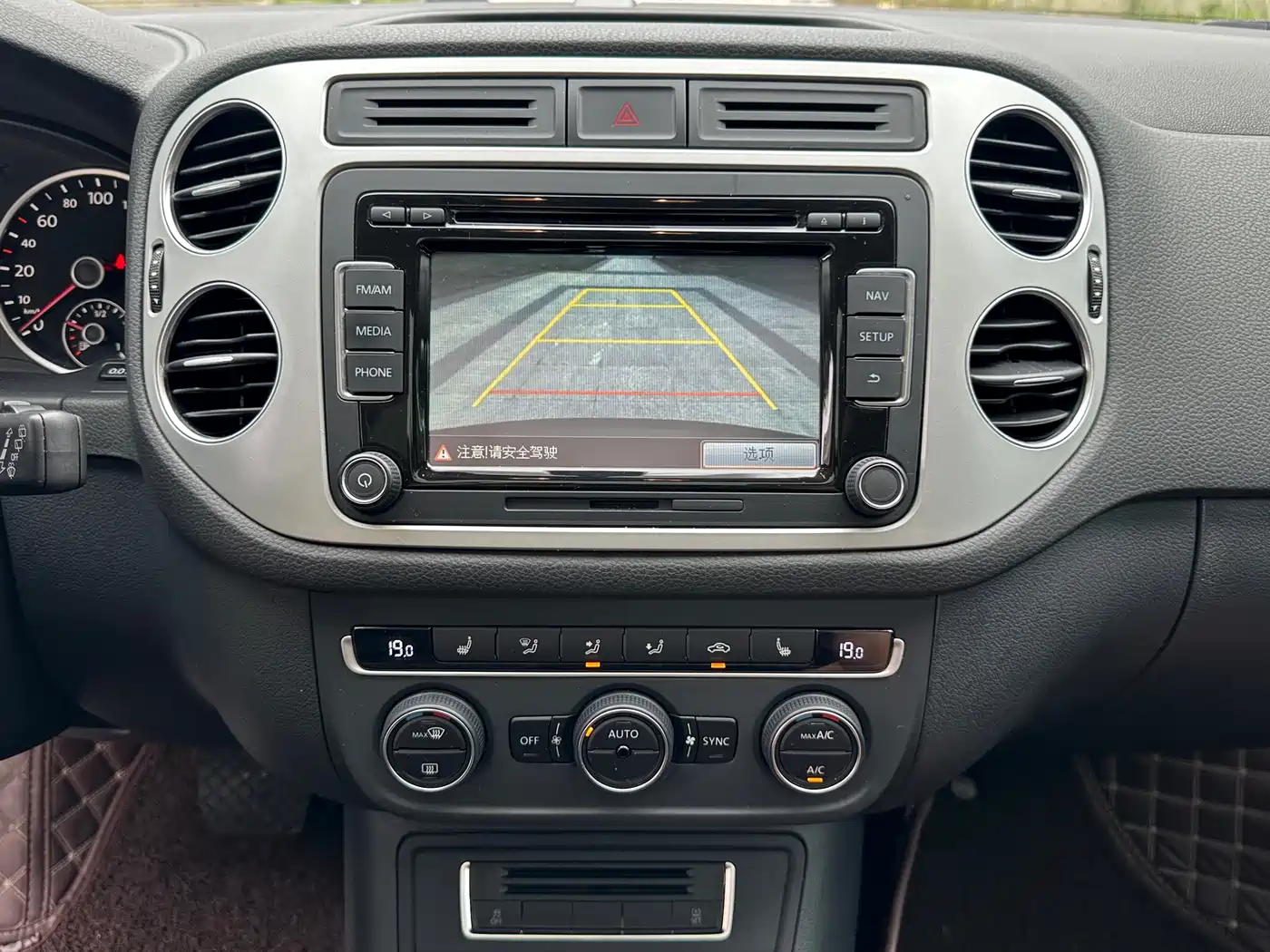 Volkswagen Tiguan 2015 1.8TSI Automatic 2WD Highline фото 13