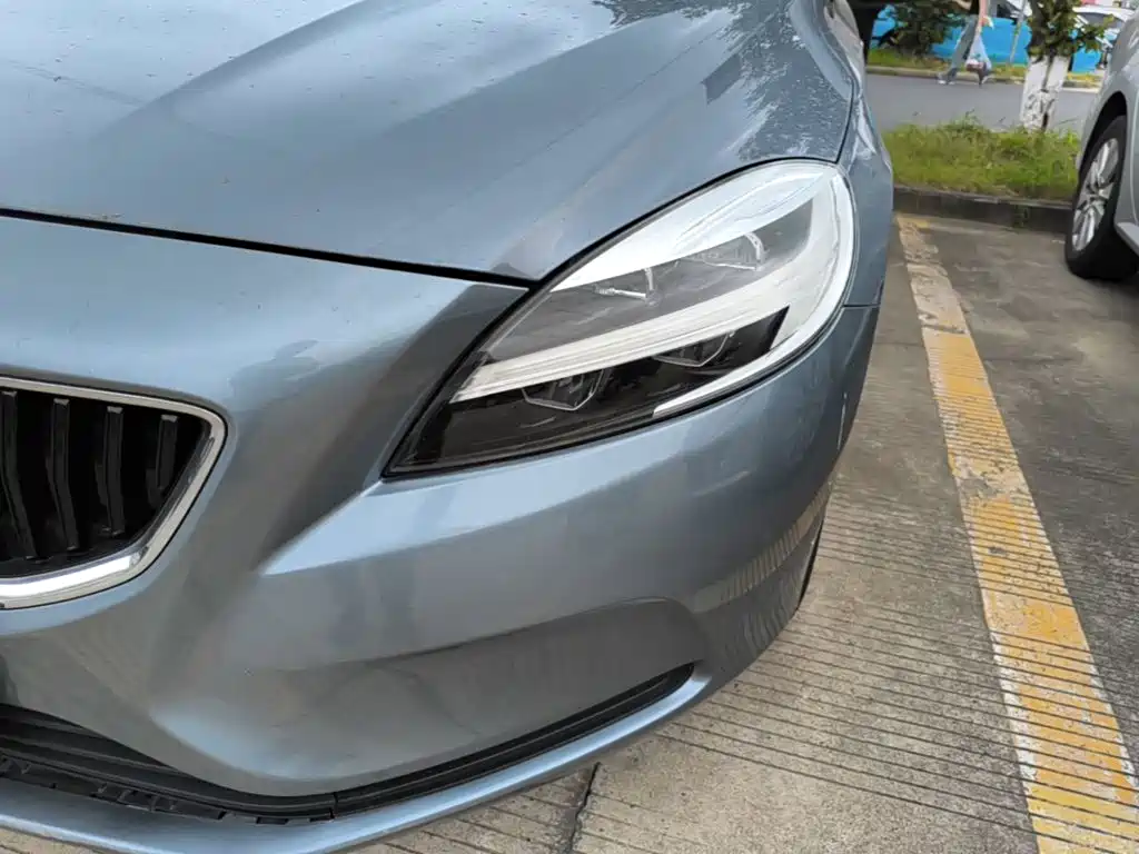 Фото 24 - Volvo V40