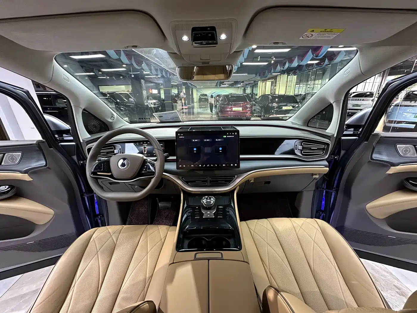 Denza D9 2022 DM-i 970 AWD Flagship фото 20