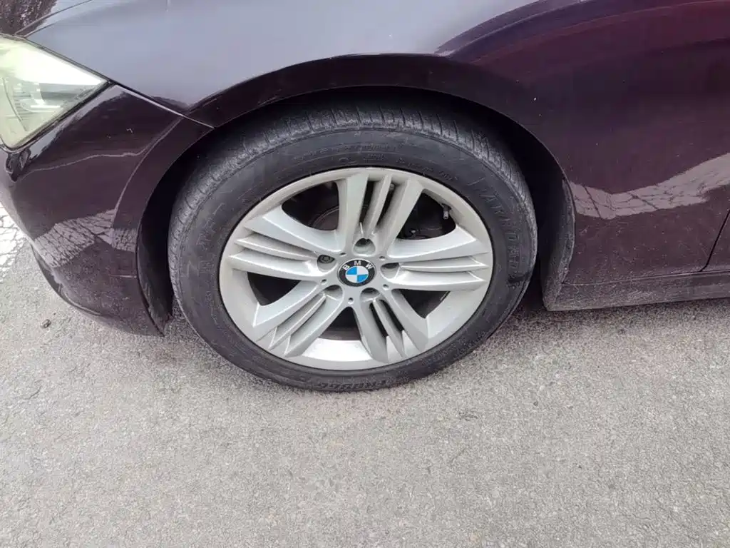 Photo 23 - BMW 3 Series