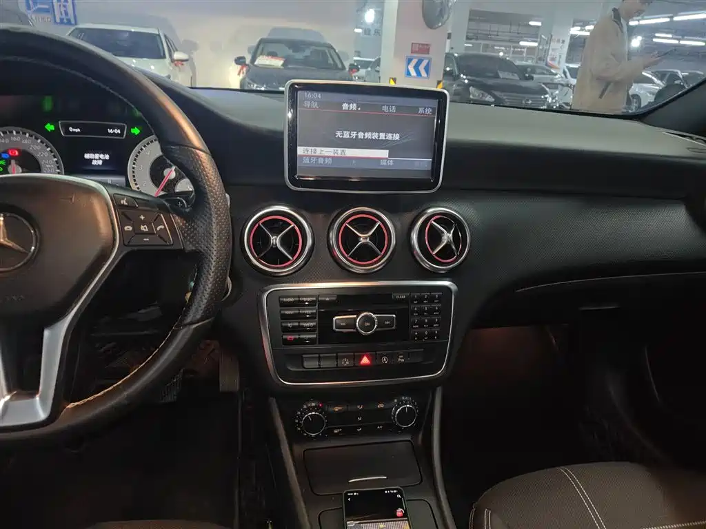 Mercedes-Benz A-Class (Import) 2015 A 200 Fashion фото 13