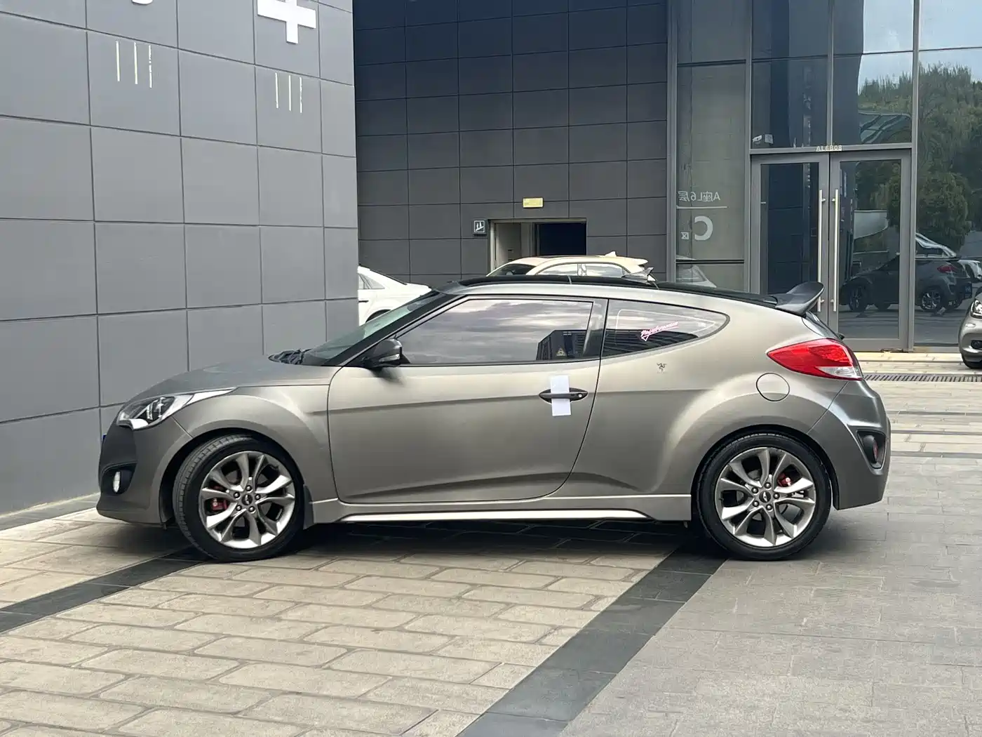Hyundai Veloster 2015 1.6T Automatic Luxury Edition фото 8