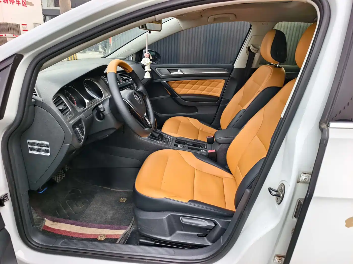 Volkswagen Golf 2014 1.6L Automatic Comfort фото 8