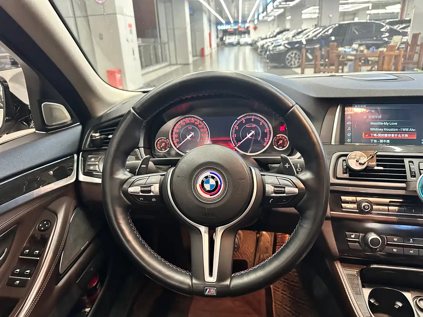 BMW 5 Series 2014 525Li Luxury Design Package фото 9