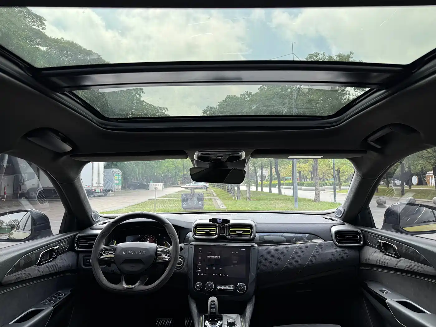 Lynk & Co 03 2022 03+ 2.0TD Auto Wind Rider Edition фото 4
