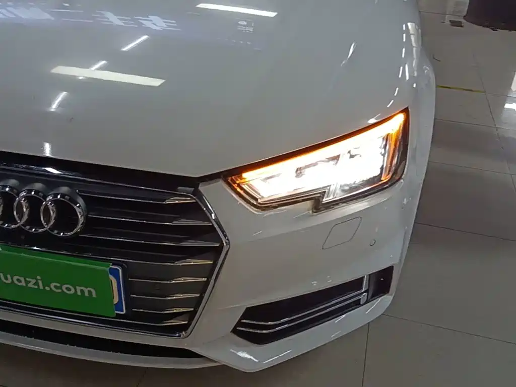Фото 24 - Audi A4L