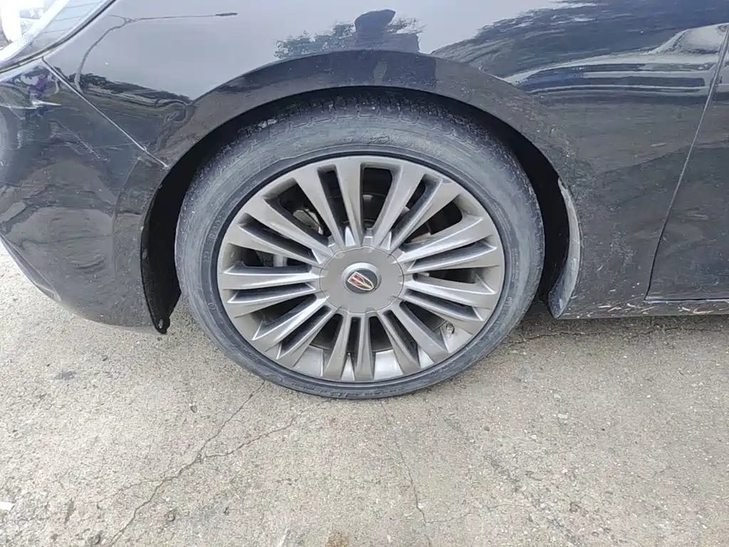Фото 23 - Hongqi H5