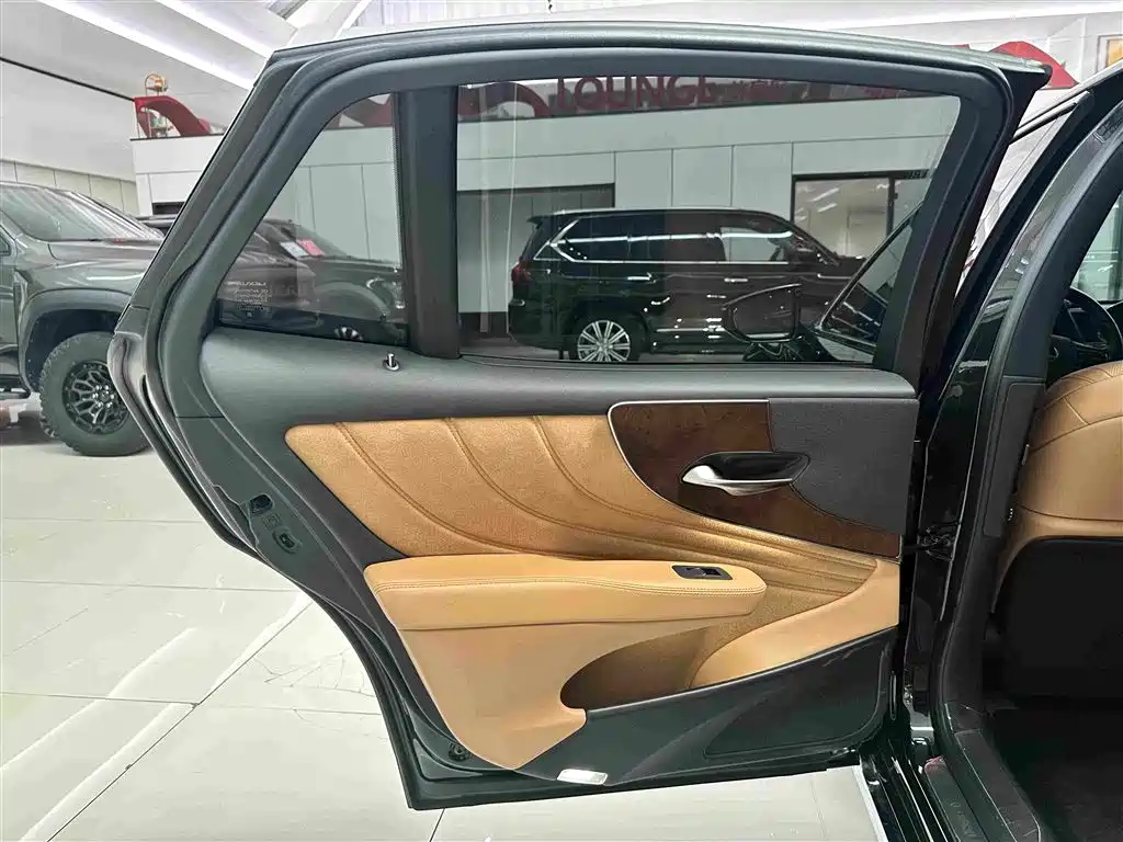 Lexus LS 2022 2021 500h Excellence Edition