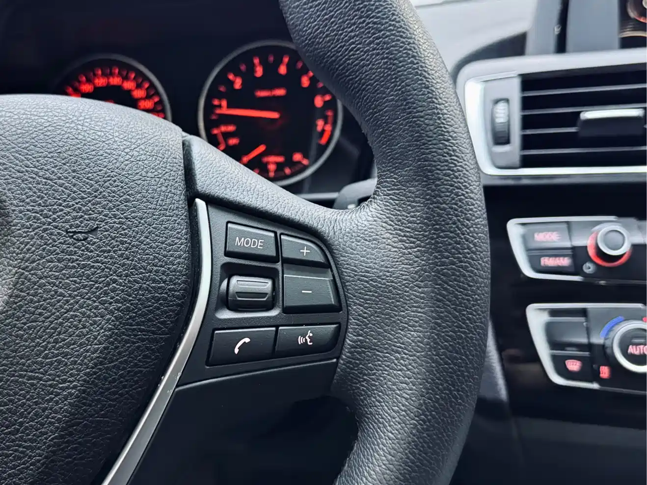 BMW 1 Series (Import) 2015 120i Leading фото 21