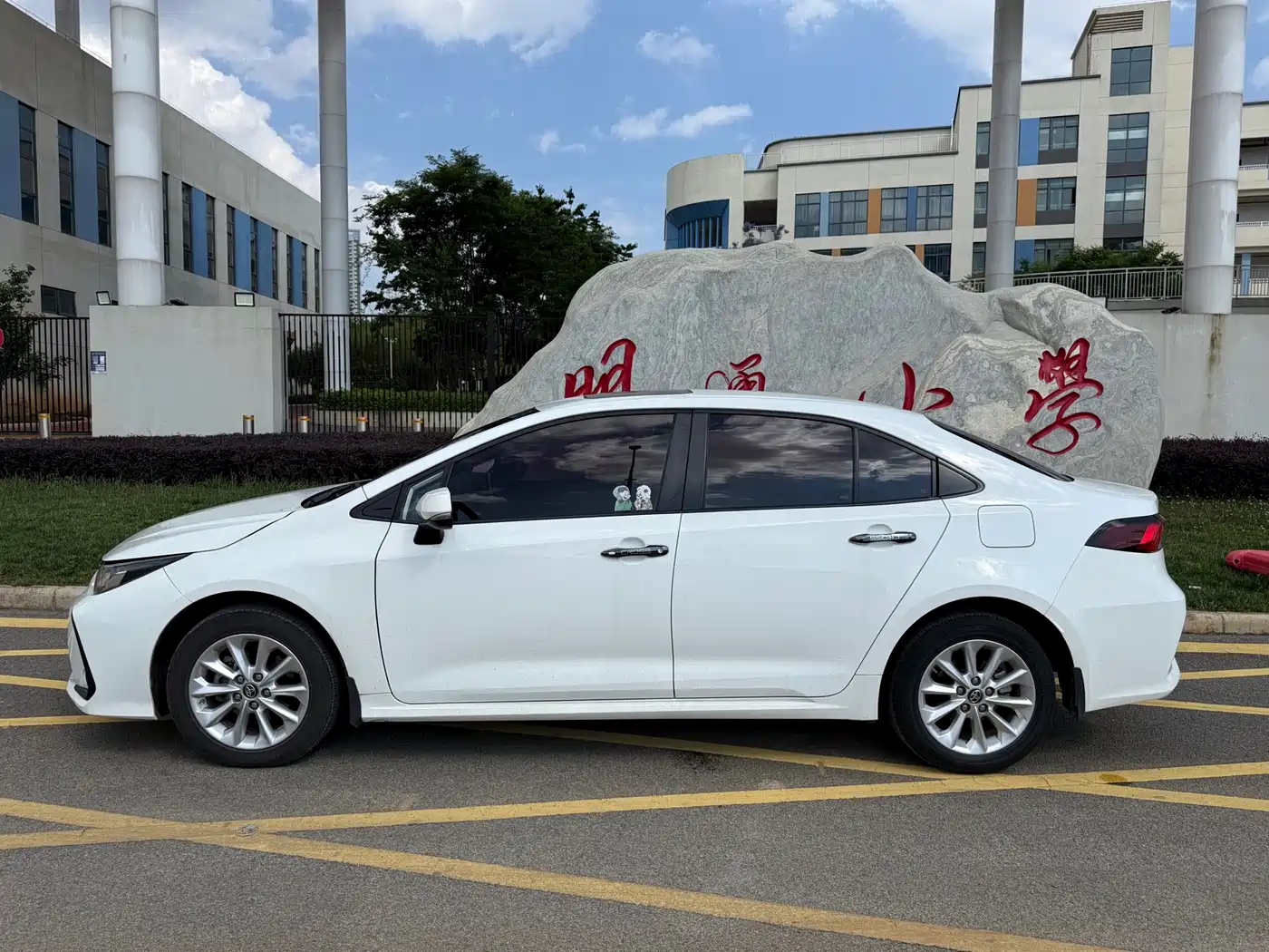Toyota Corolla 2019 Hybrid 1.8L E-CVT GL-i Elite Edition фото 13