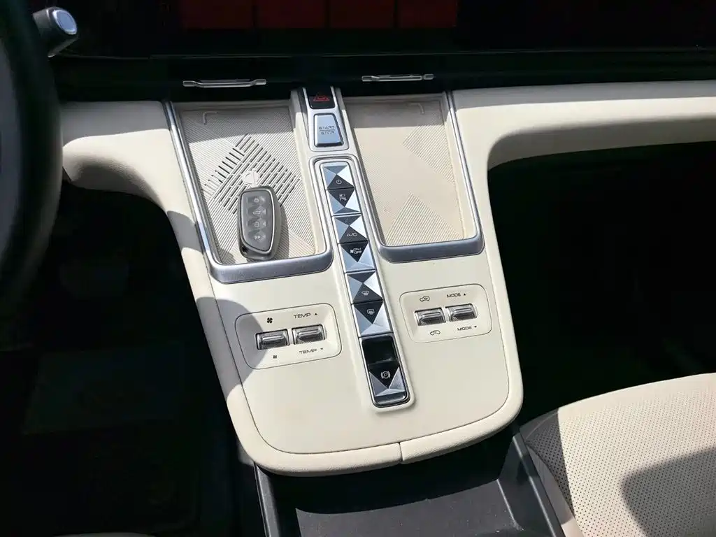Haval Xiaolong MAX 2023 1.5L Hi4 105 4WD Smart Flagship фото 15