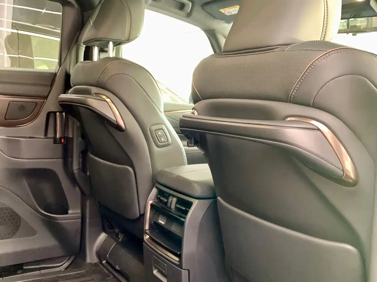 Фото 23 - Toyota Alphard
