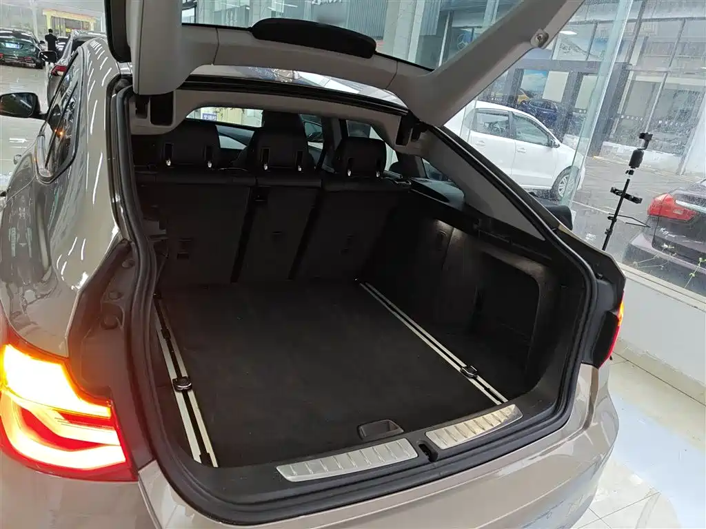 BMW 3 Series GT 2017 320i Fashion фото 19