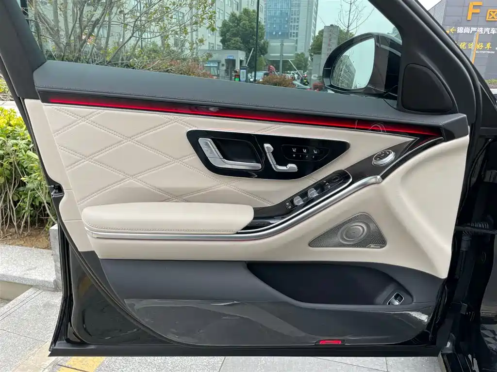 Mercedes-Benz Maybach S-Class 2025 Model S 480 4MATIC фото 10
