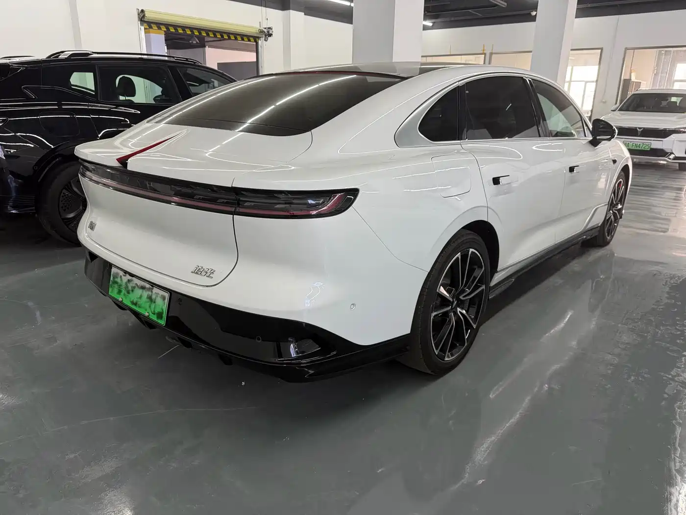 Voyah Auto VOYAH Zhuiguang 2024 PHEV AWD Ultra Long Range Flagship фото 4