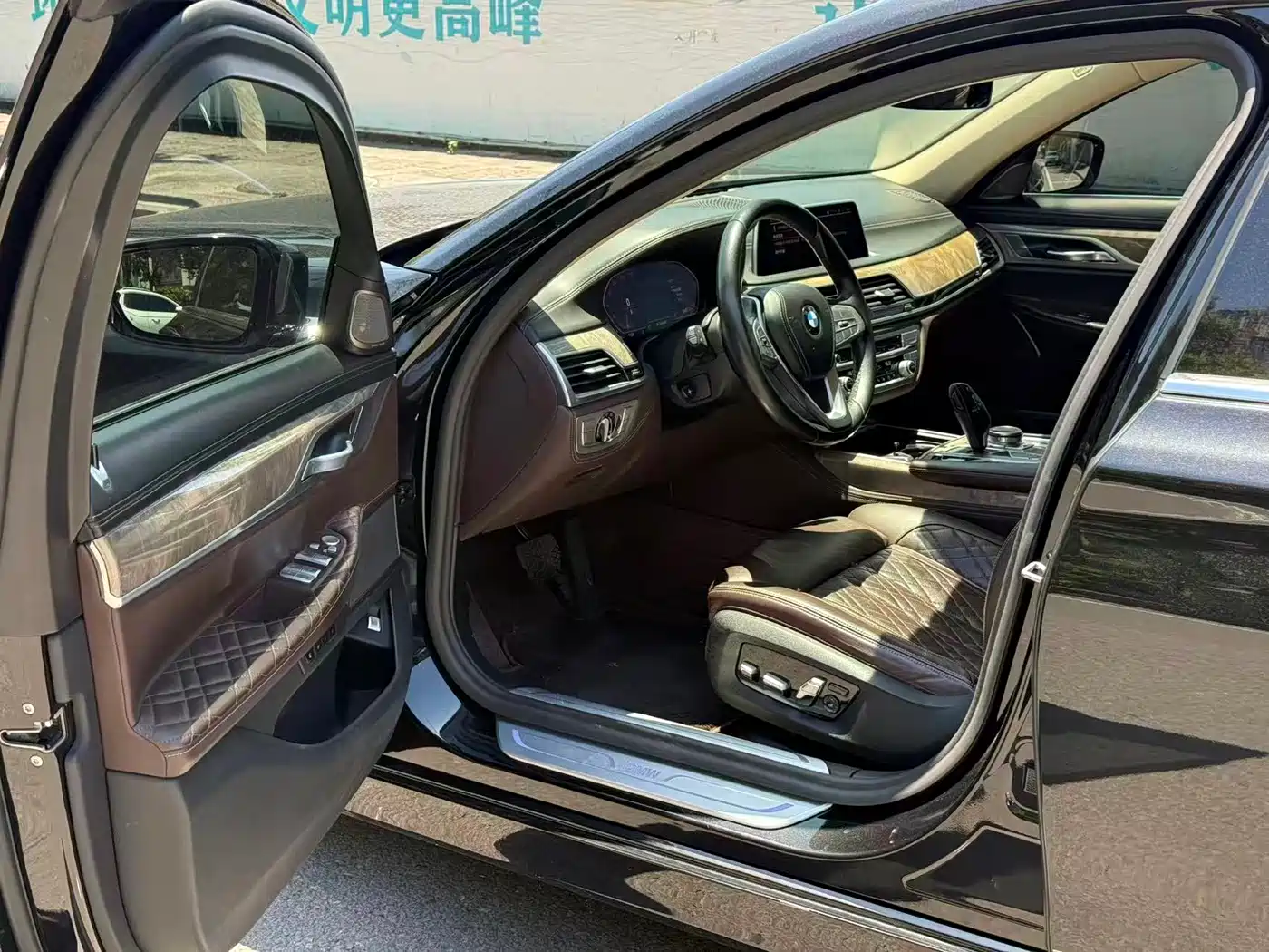 BMW 7 Series 2021 Model 740Li Leading Luxury Package фото 4