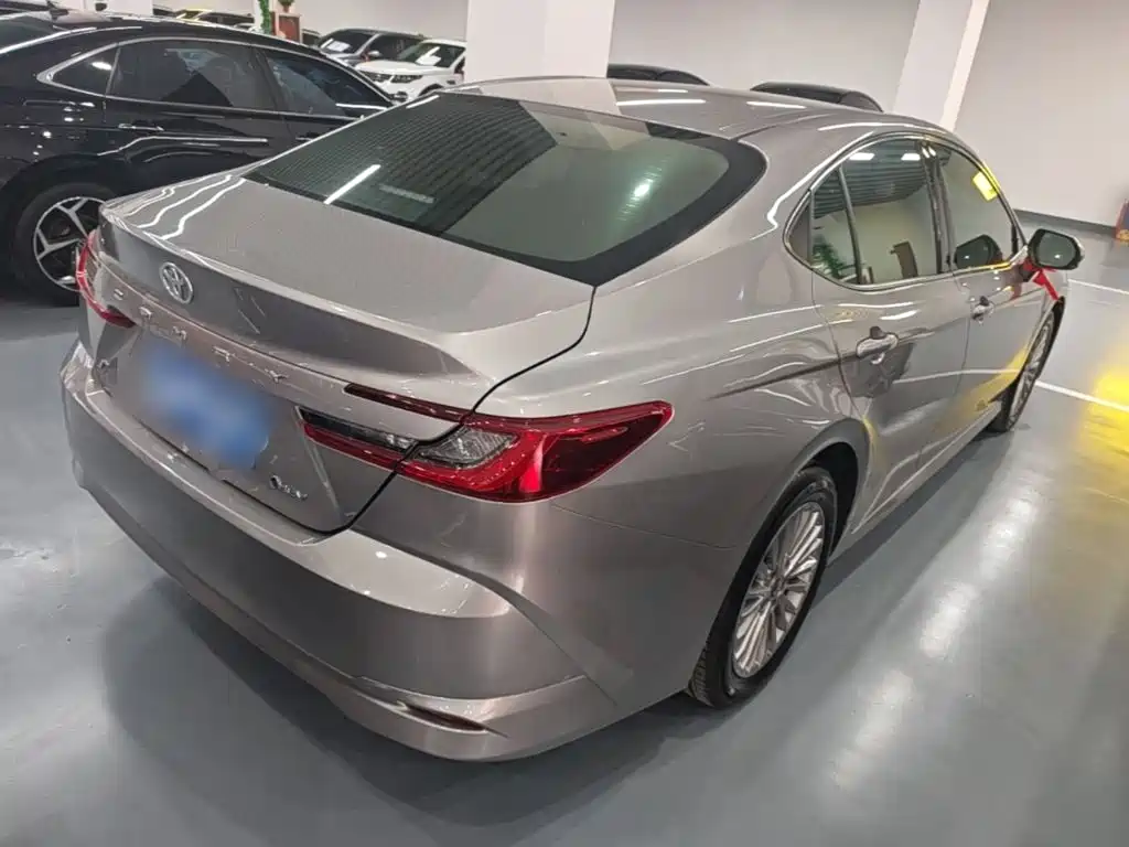 Фото 7 - Toyota Camry
