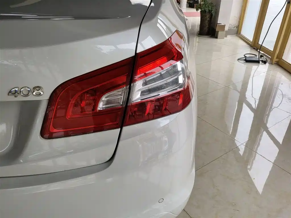 Peugeot 408 2016 1.6T Automatic Luxury Edition фото 8