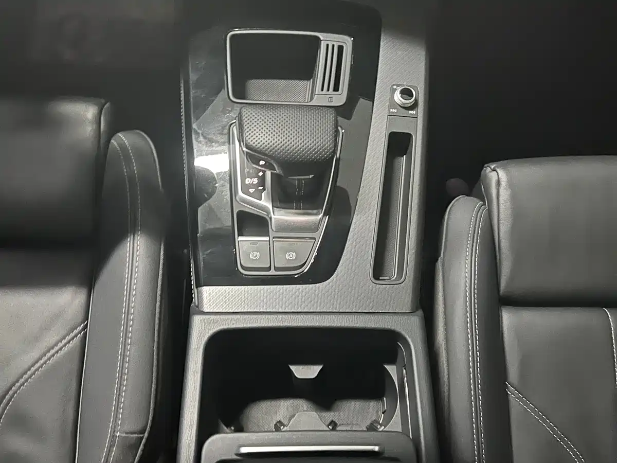 Audi Q5L 2024 Model 40 TFSI Luxury Dynamic фото 10