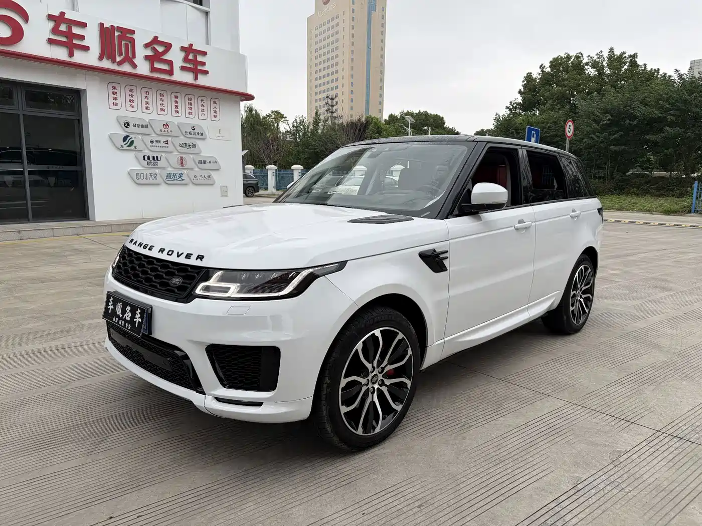 Land Rover Range Rover Sport 2021 3.0 L6 Gloss Black Edition