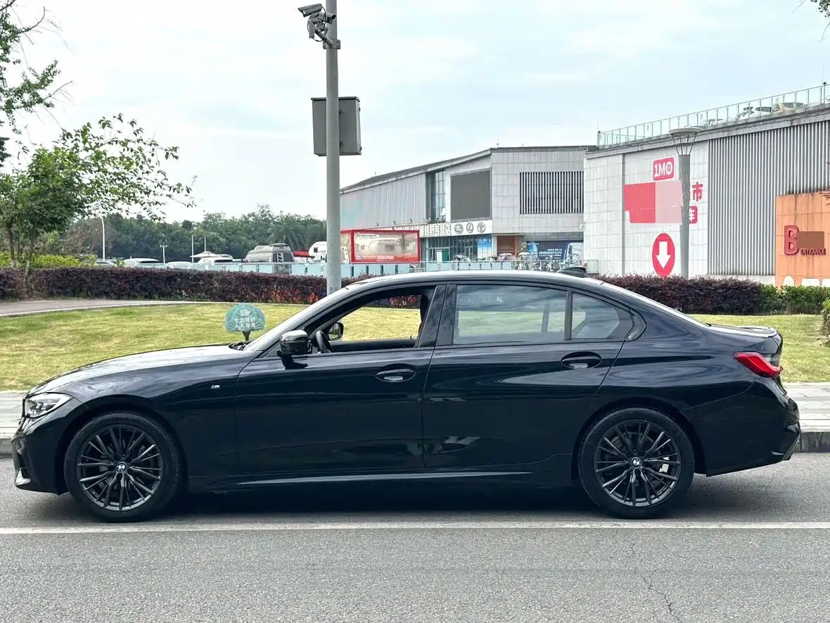 Photo 3 - BMW 3 Series