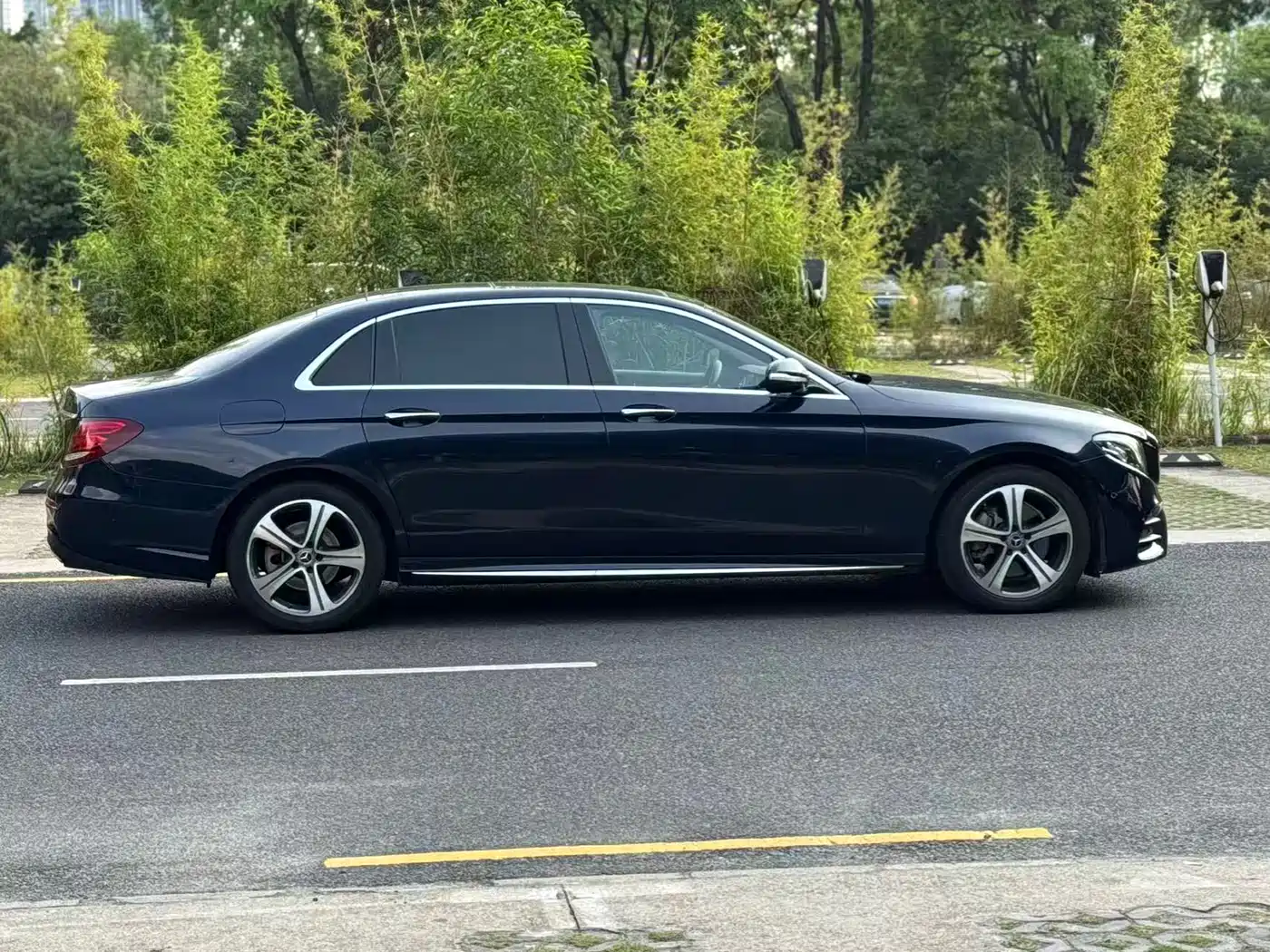 Mercedes-Benz E-Class 2020 Model E 260 L Sport фото 16