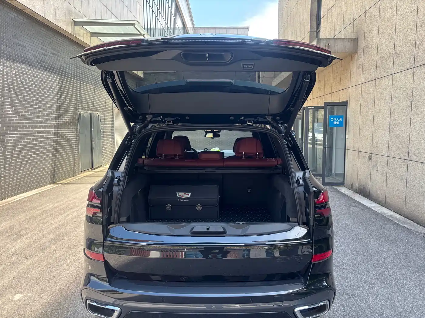 BMW X5 2025 Model xDrive 40Li Exclusive M Sport Blackout Package фото 26