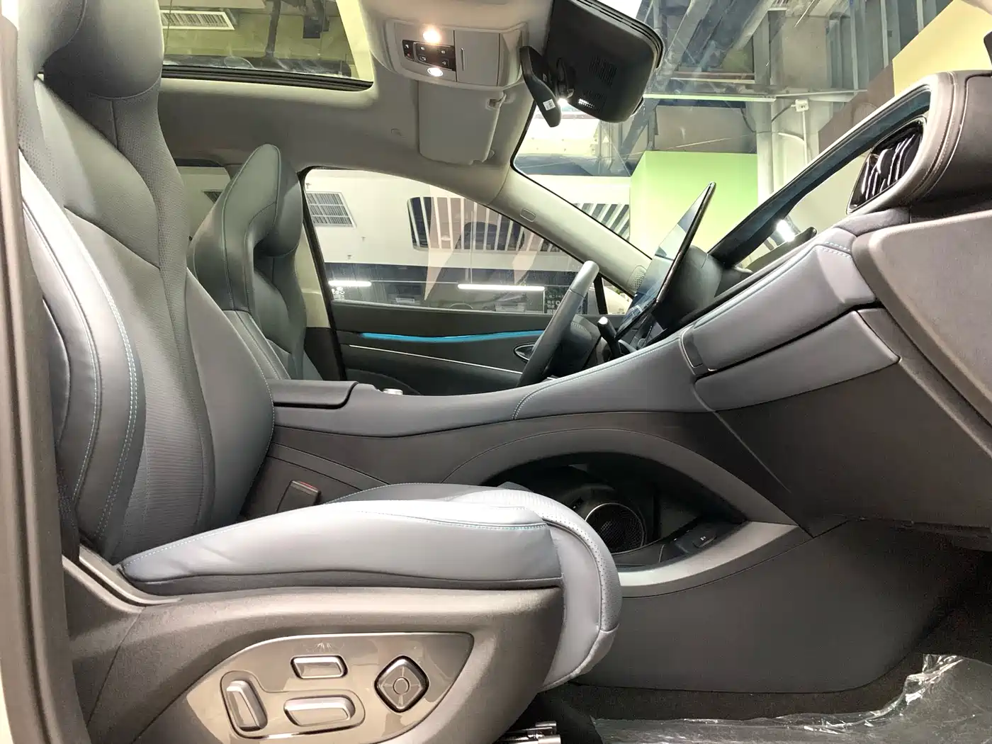 BYD Hai Shi 07 DM-i 2025 150 Pilot+ Edition фото 11