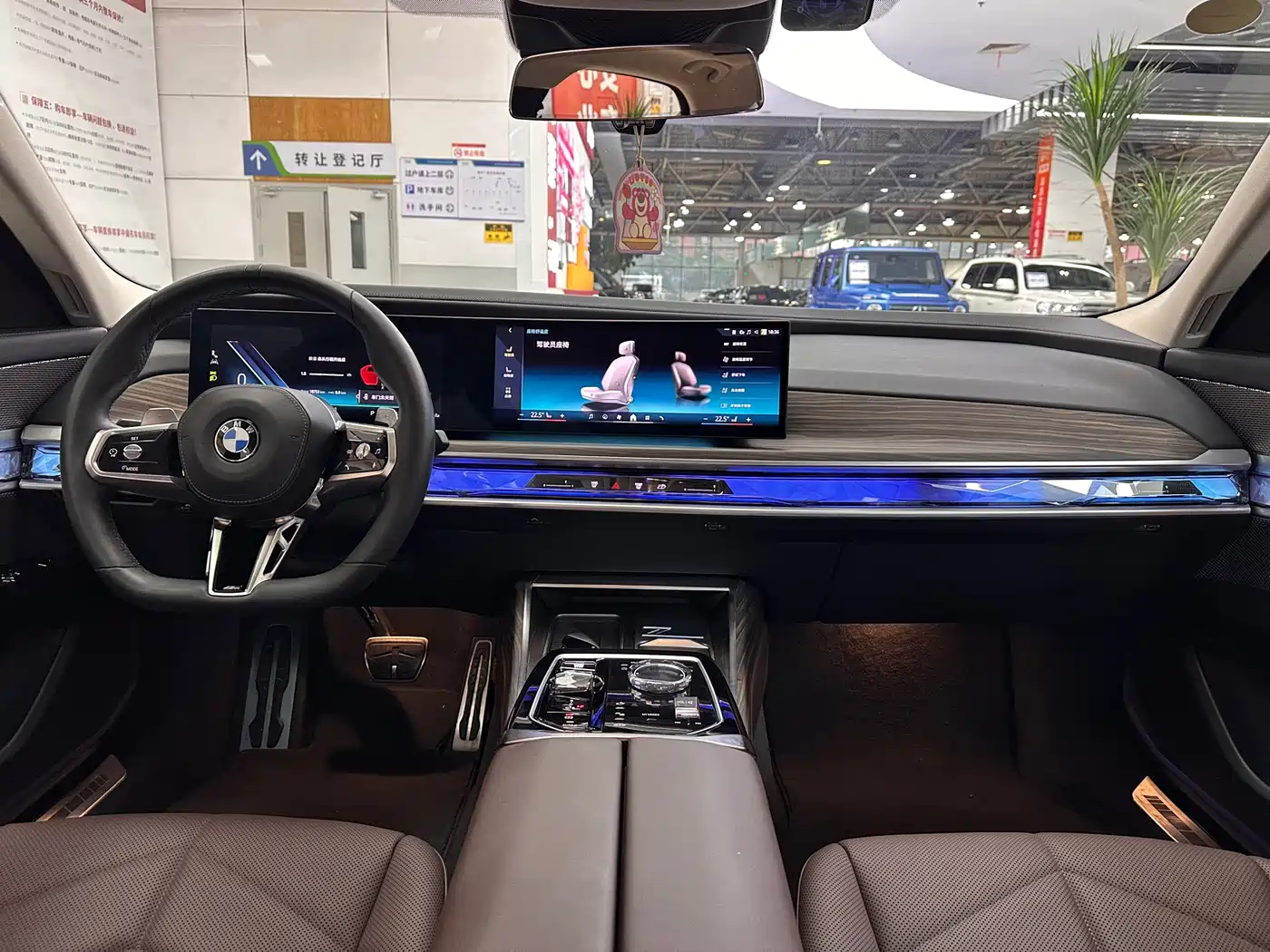 BMW 7 Series 2023 Model 735Li M Sport Package фото 16