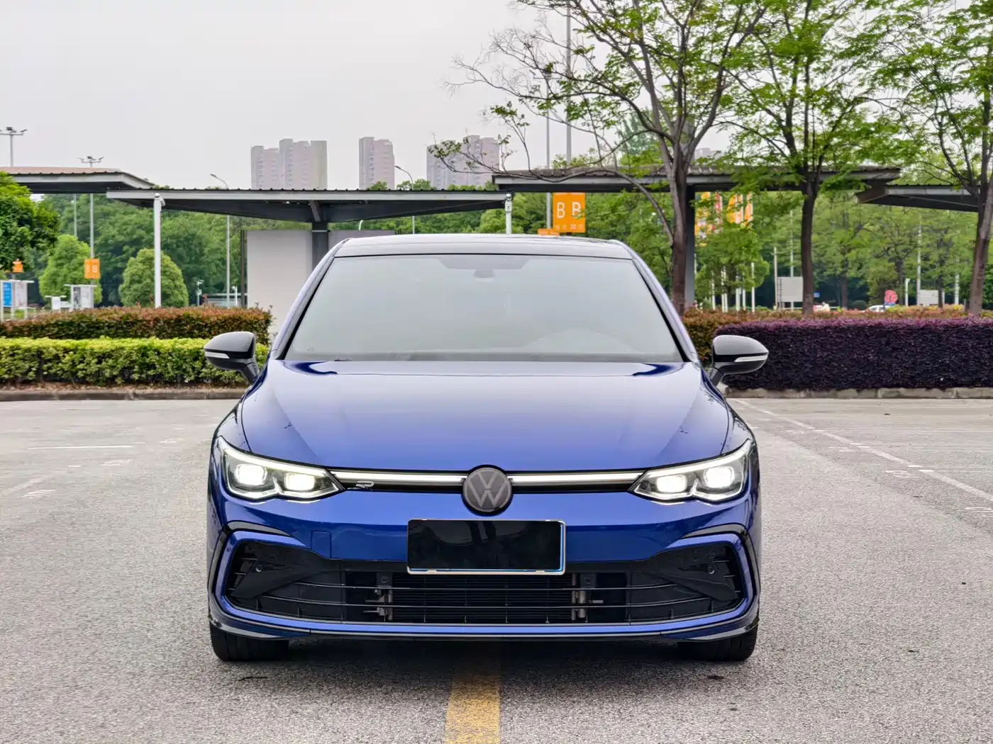 Volkswagen Golf 2023 Facelift 280TSI DSG R-Line фото 2