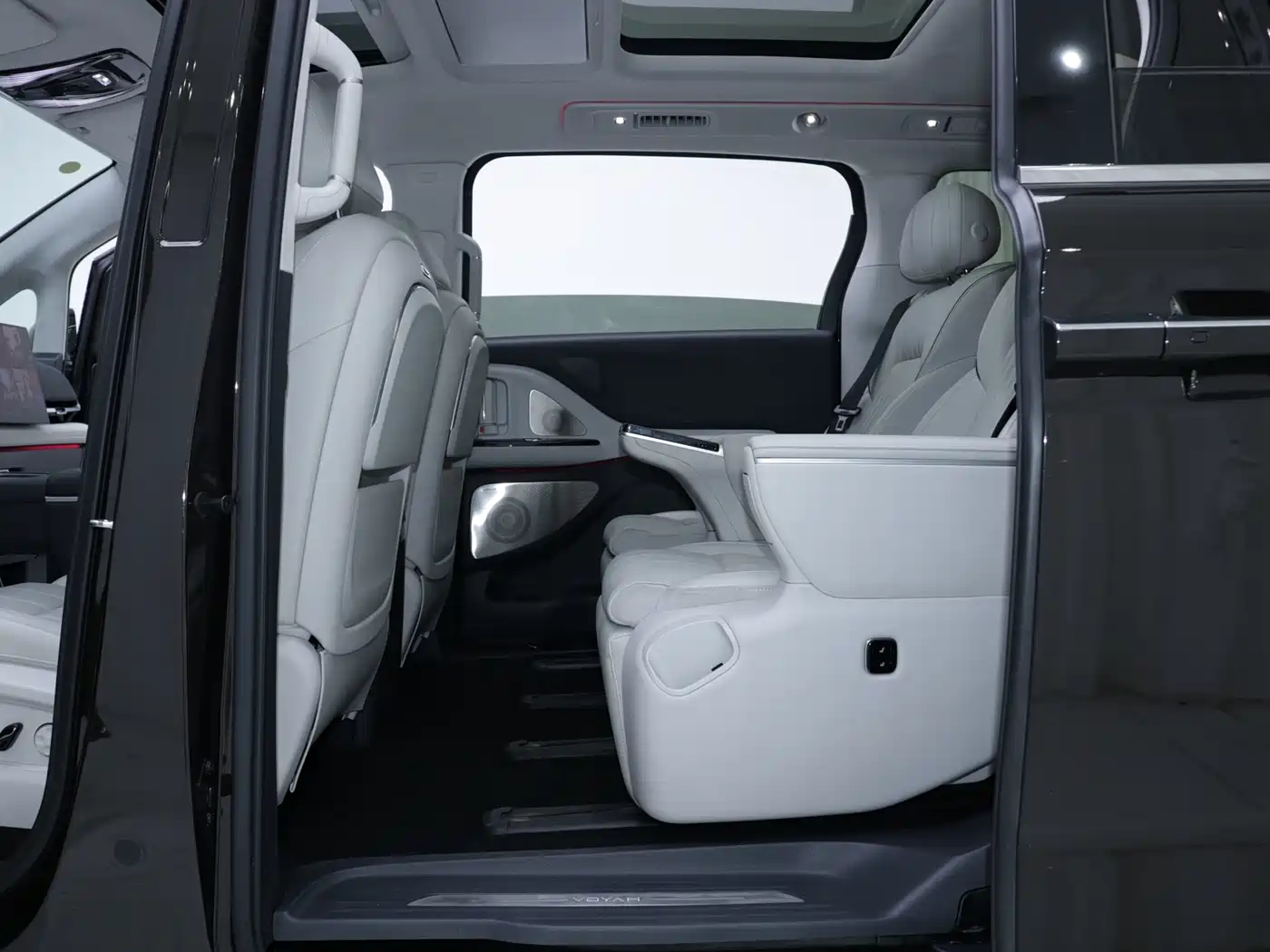 Voyah Auto Voyah Dreamer 2025 PHEV 4WD Kunpeng Premium Edition фото 6