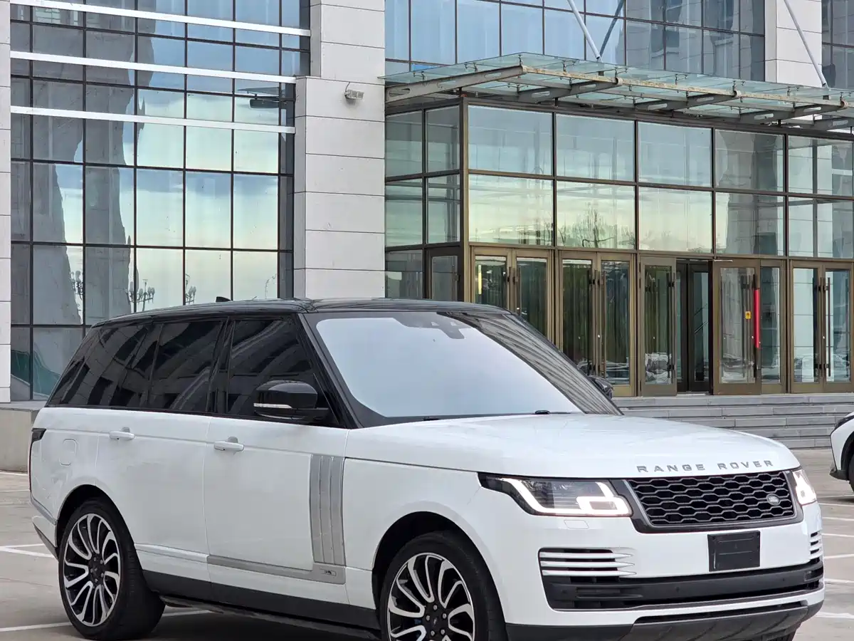Land Rover Range Rover 2019 3.0 SC V6 Golden Age Edition фото 3