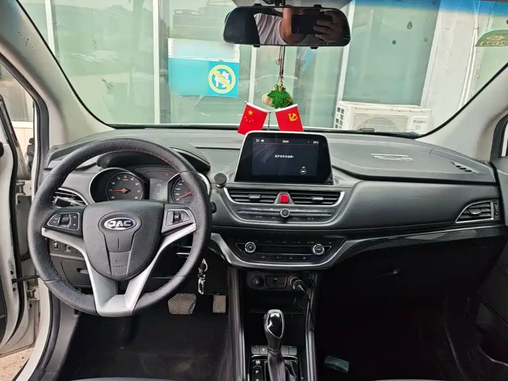 JAC Motors Refine S3 2017 2017 1.6L CVT Luxury Smart