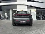 Фото 7 - Porsche Macan EV