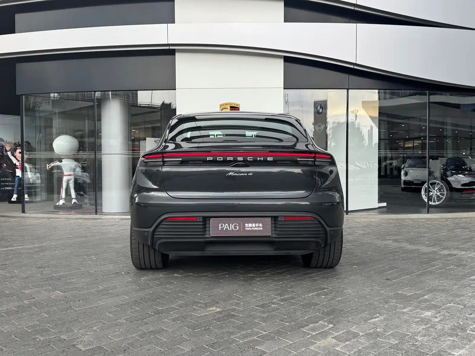 Фото 7 - Porsche Macan EV